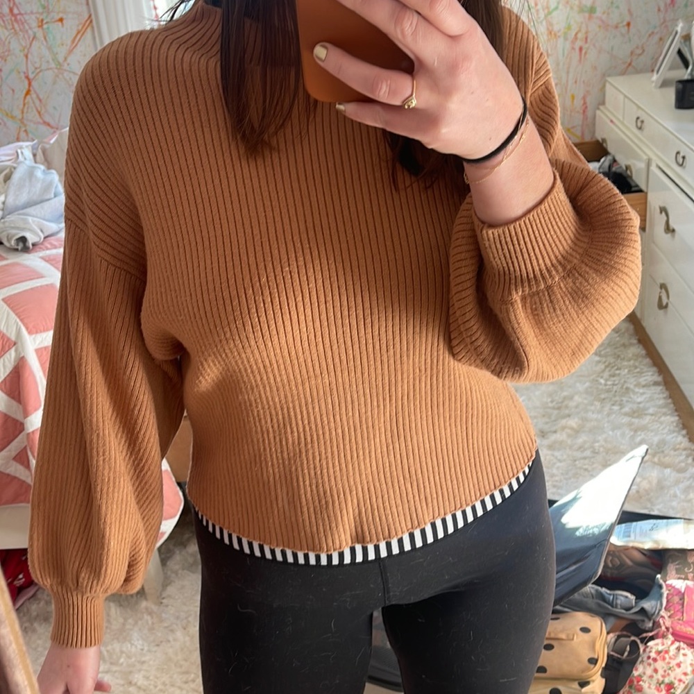 Line and dot camel sweater